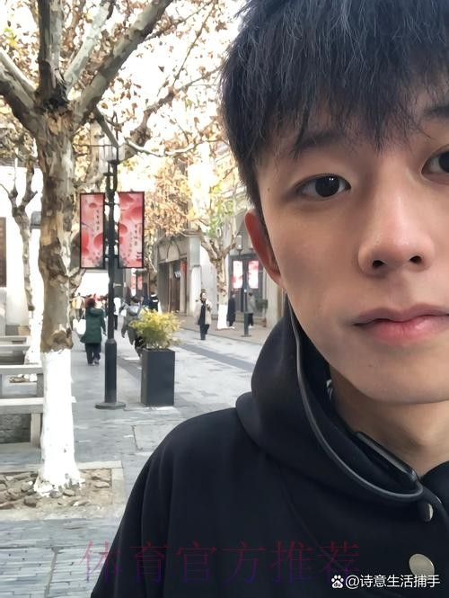 杨瀚森工作室:七天六赛&年轻的肩膀扛得起一场又一场的渴望 杨瀚森工作室:七天六赛&年轻的肩膀扛得起一场又一场的渴望